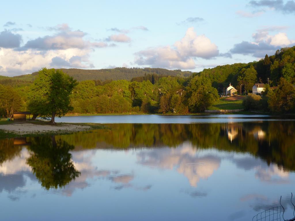 Chambres D'Hotes L'Hirondelle Du Lac Peyrat-le-Château Exterior foto