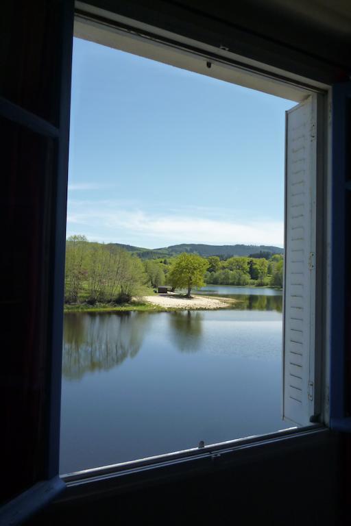 Chambres D'Hotes L'Hirondelle Du Lac Peyrat-le-Château Zimmer foto
